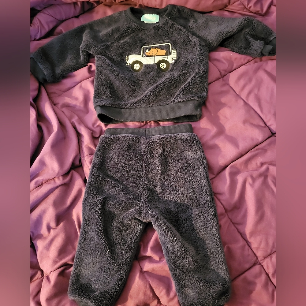 Cozy Black Fleece Baby Outfit